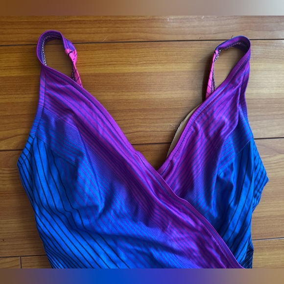 Vintage 1970s Jantzen Purple and Blue Stripe Ombre Women's One Piece Swimsuit - Picture 4 of 5